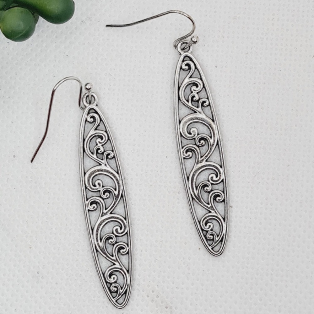 NEW The Mercy dangle Earrings Celtic Silver color Oval shape Filigree - Boutique